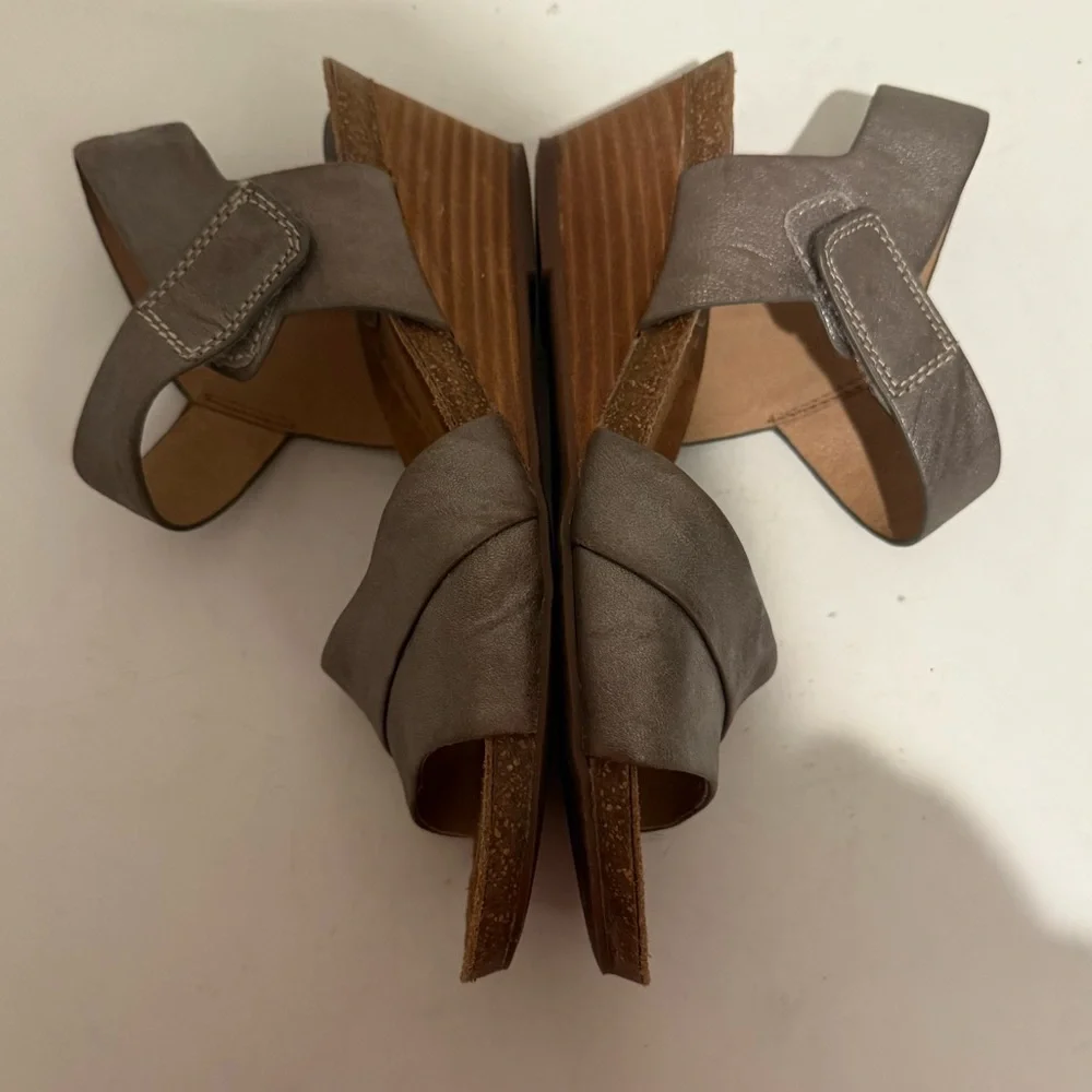 Sofft Verina Wedges Sandals Steel Pewter Silver Metallic Leather Size 6.5